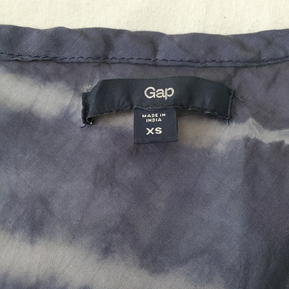 GAP top - Picture 2 of 2